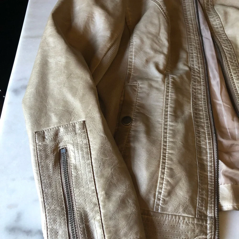 ♦️ Faux Leather Jacket - Picture 5 of 7